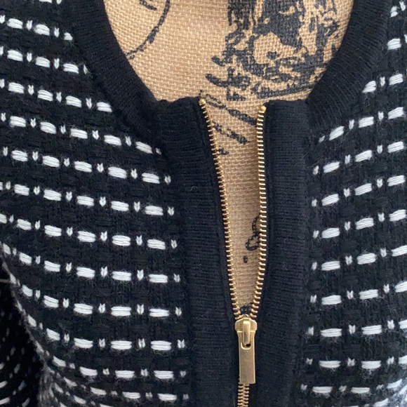 Banana Republic zippered sweater - Picture 3 of 7